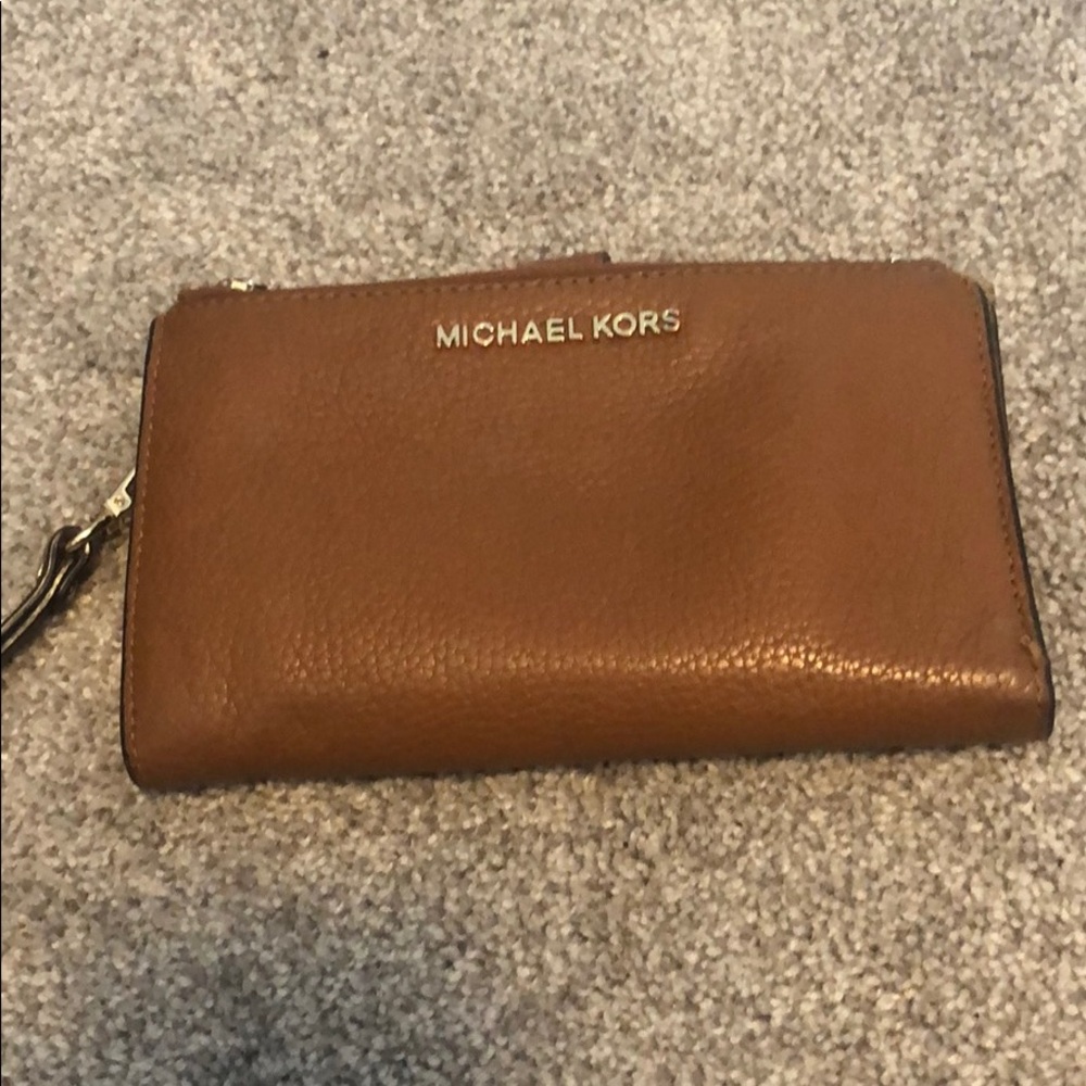 Michael kors wristlet